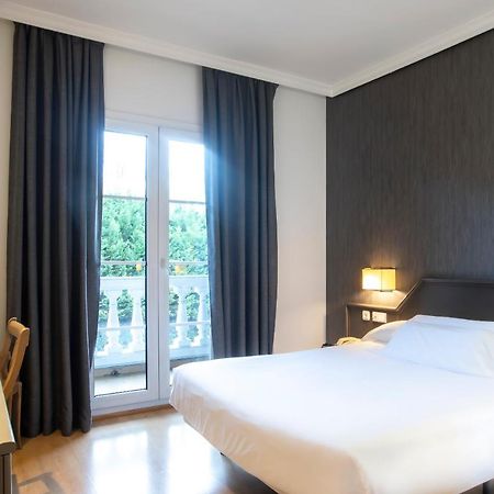 Hotel Urdanibia Park Irun Bagian luar foto