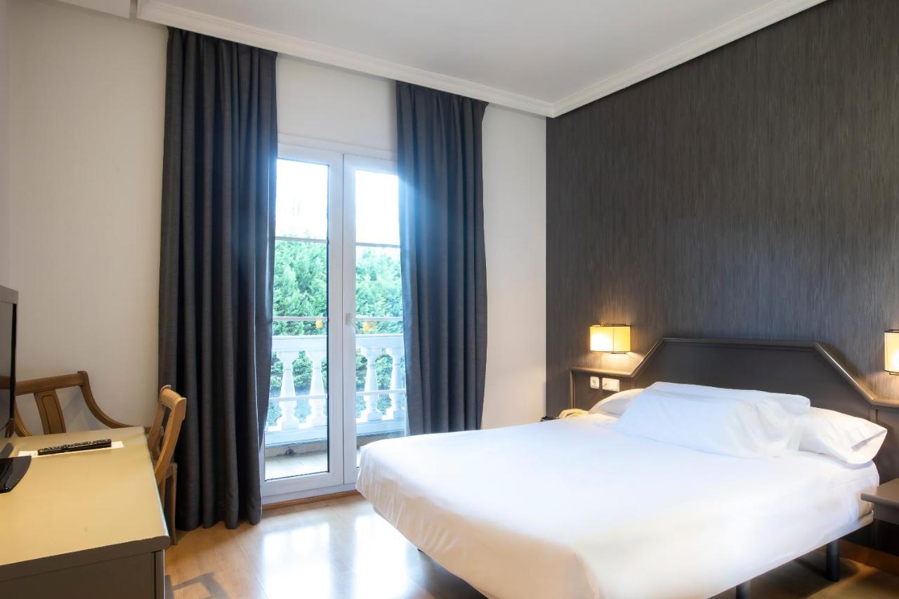 Hotel Urdanibia Park Irun Bagian luar foto